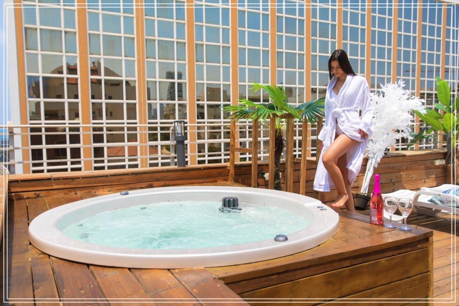 Dream Beach 98 Hotel And Spa Tel Aviv Exteriör bild