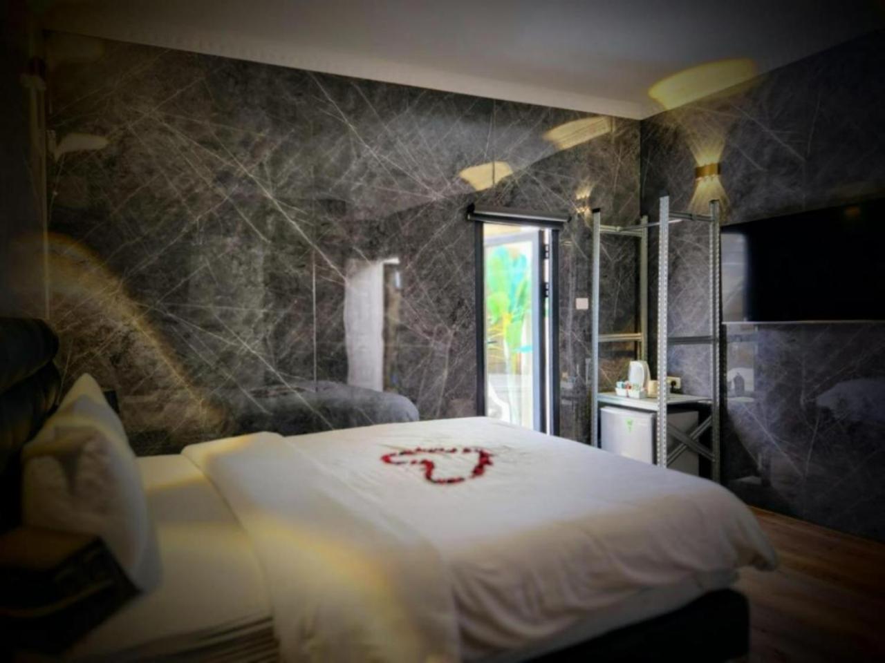 Dream Beach 98 Hotel And Spa Tel Aviv Exteriör bild
