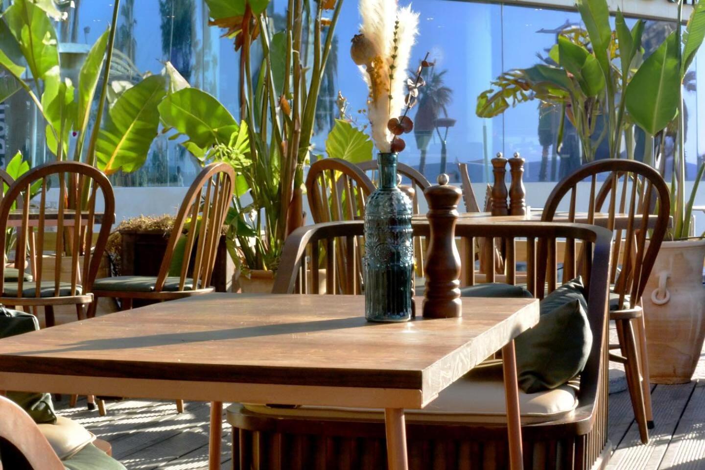 Dream Beach 98 Hotel And Spa Tel Aviv Exteriör bild